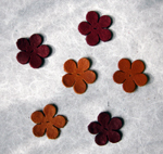 Lederblüten-goldbraun-dunkelrot_LEAP013_Foto:www.material-idee.com