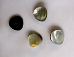 Perlmuttknopf-21mm_PEKN002_Foto:www.material-idee.com
