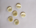 Perlmuttknopf-14mm_PEKN017_Foto:www.material-idee.com